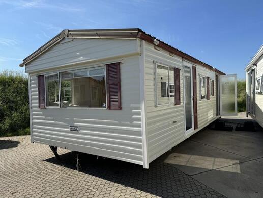 Arronbrook Chalet tiled roof | separate toilet